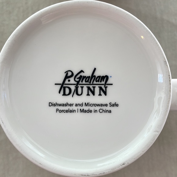 P. Graham Dunn Coffee Mug. EUC
I’M STILL HOT..NOW IT JUST COMES IN FLASHES” - Picture 6 of 8